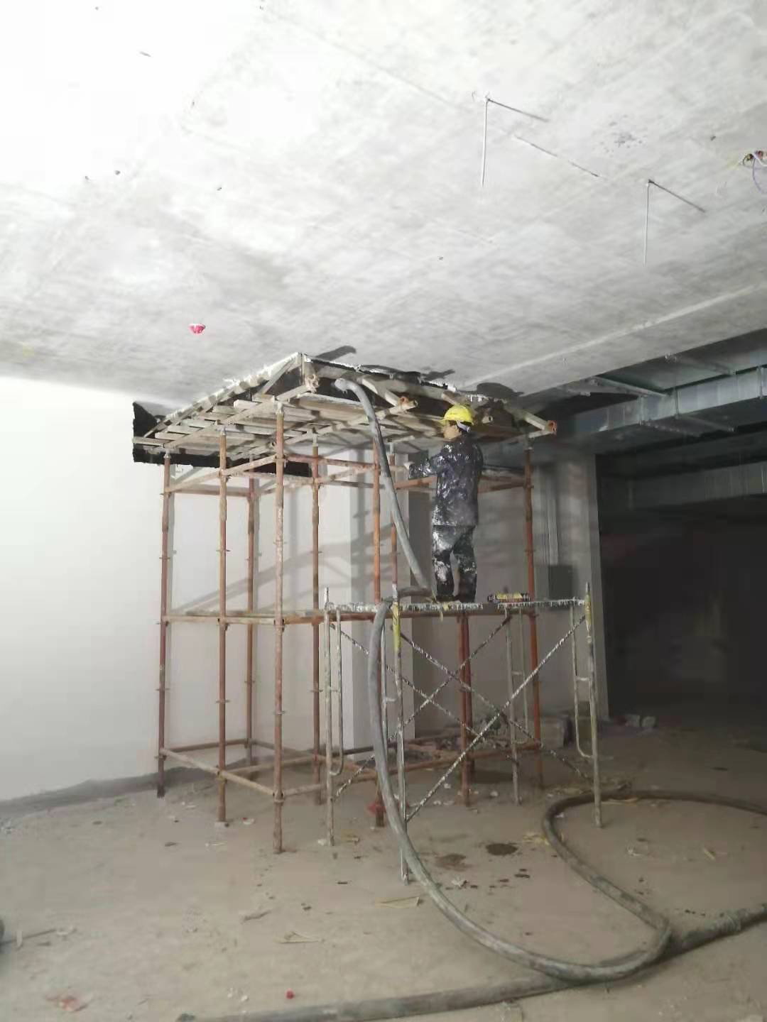 对地面裂缝的处理，，，，，，，，传统方式还适用吗？？？？？